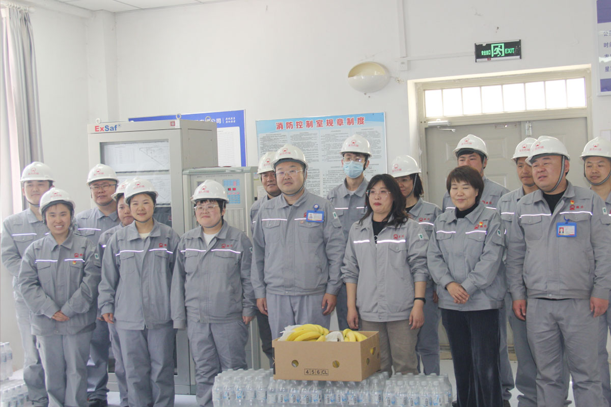 黨政工三方聯合開展 “為奧克藥業(yè)檢修現場送慰問”活動